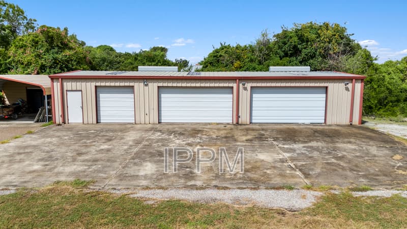 Harlingen House: 16413 Wilson Rd- Outdoor Shop