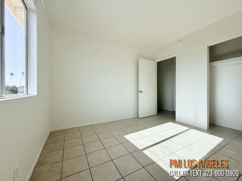 Los Angeles Condo: 943 West 68th Street