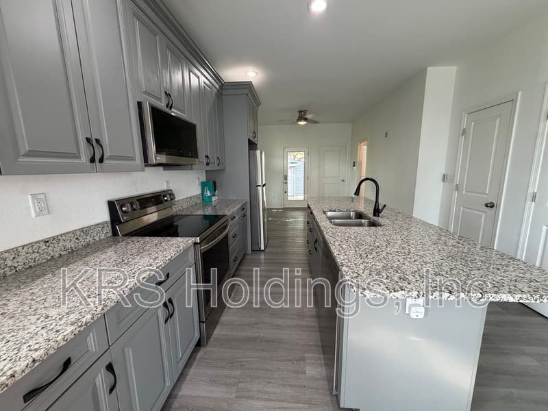 Norfolk House: 1010 Joyce Street