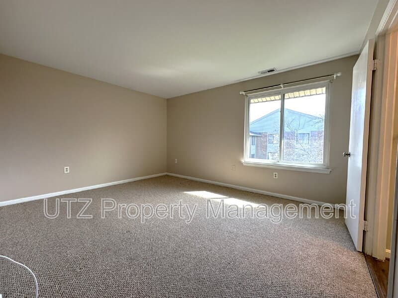 Glen Burnie Condo: 1111 Castle Harbour Way