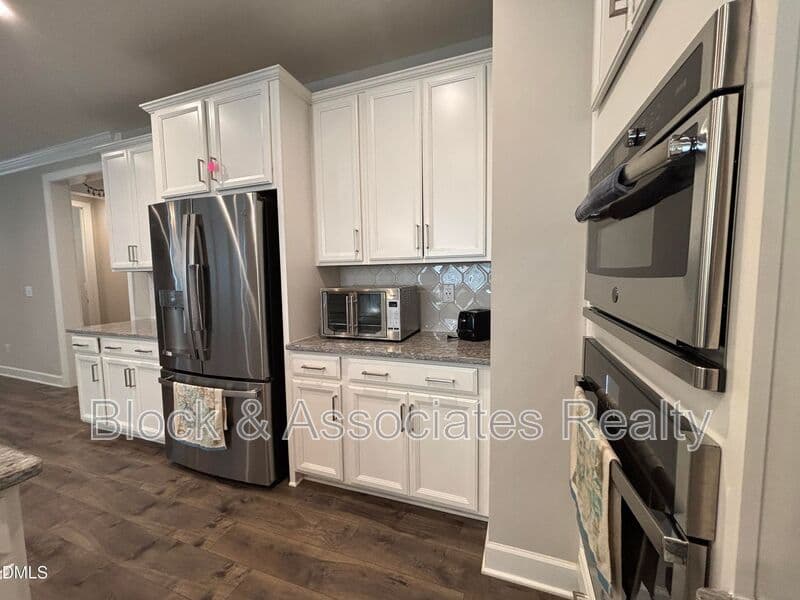 Wake Forest House: 2020 Edens Ridge
