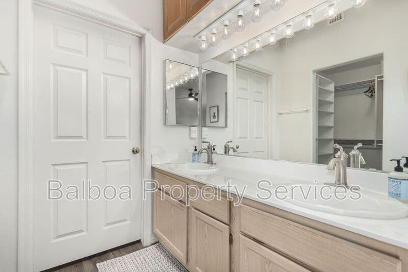 Mesa Condo: 220 N 22nd Pl