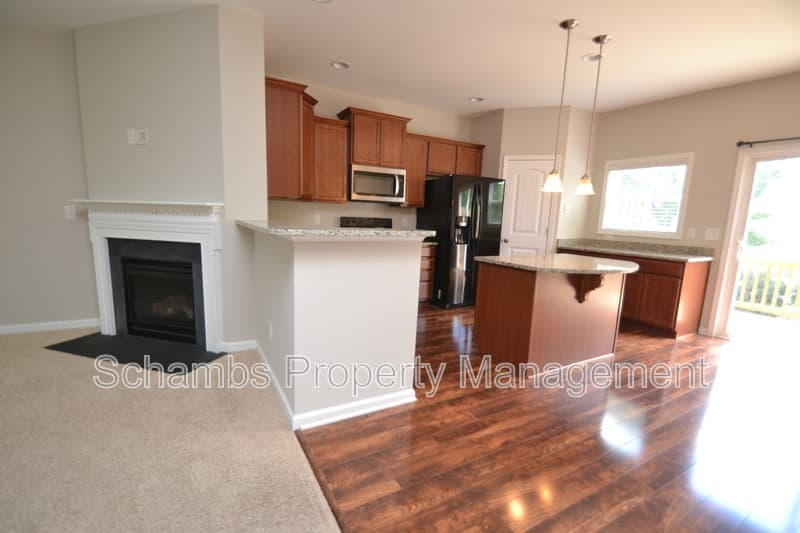 Durham House: 208 Irving Way