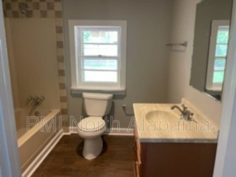 Decatur House: 1310 9th Ave SE