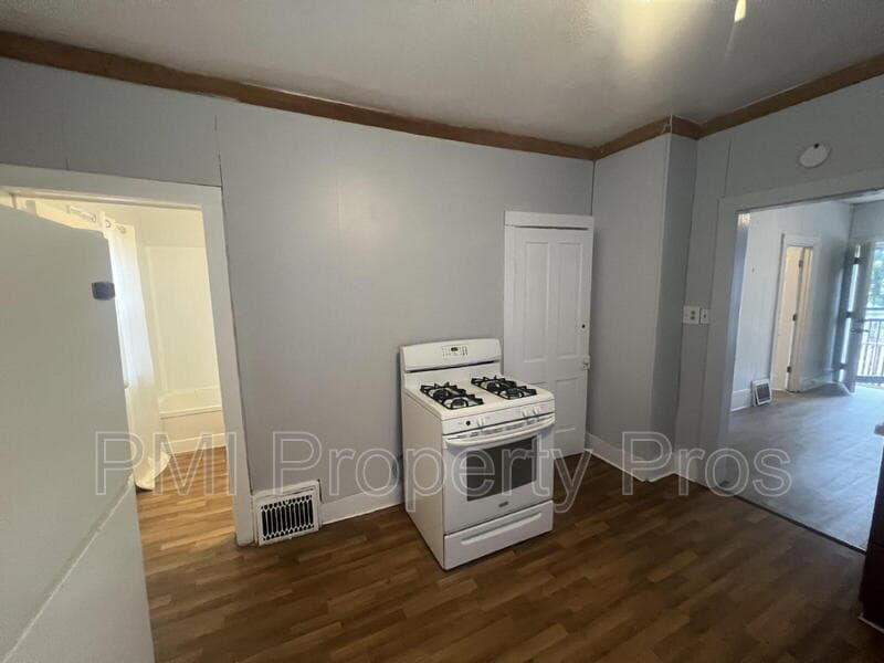 Milwaukee Condo: 2439A N Dr William Finlayson
