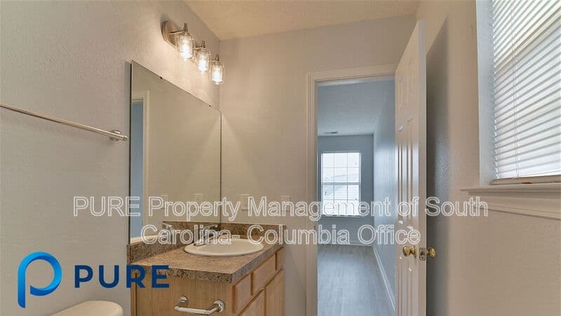 Columbia House: 418 Legend Oaks Dr