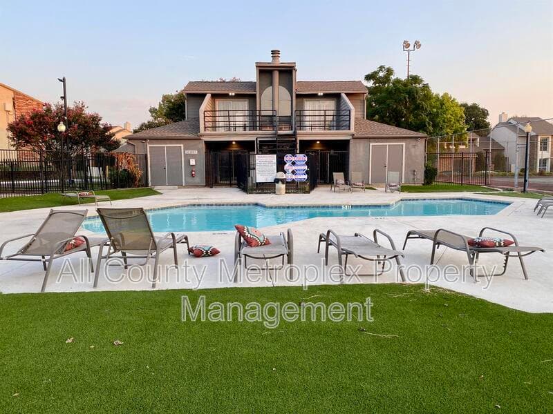 Dallas House: 12480 Abrams Rd