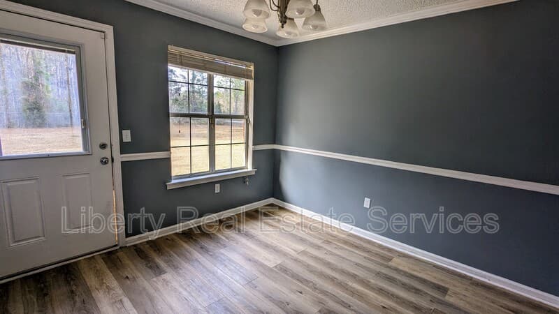 Hinesville House: 145 Cowart Rd