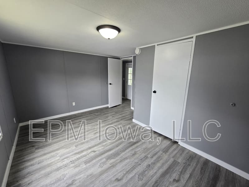 Cedar Falls House: 700 West Ridgeway Avenue Lot 138