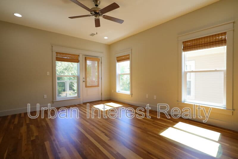 Freeport Townhome: 47 Palm Street