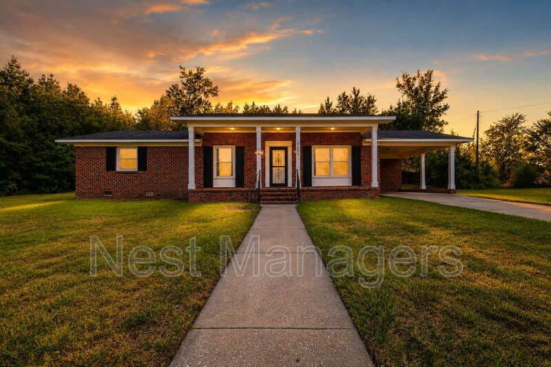 Fayetteville House: 7401 Paxton Drive