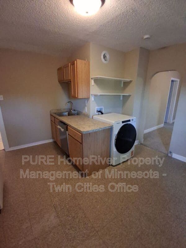 Saint Paul Condo: 987 Churchill Street #1