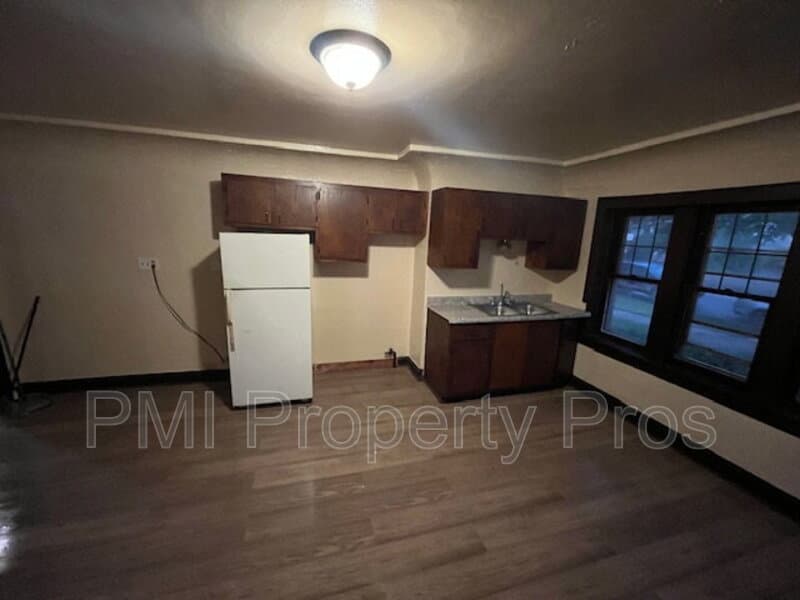Cudahy Condo: 3432 E Cudahy Ave