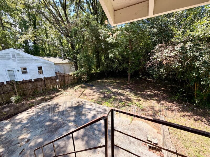 Columbia House: 1304 Mount Vernon Street