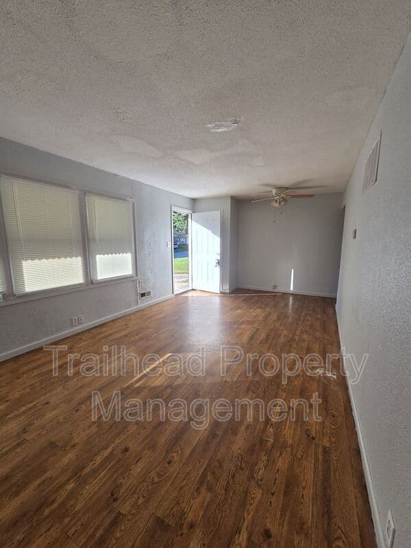 Kansas City House: 10719 Cambridge Ave
