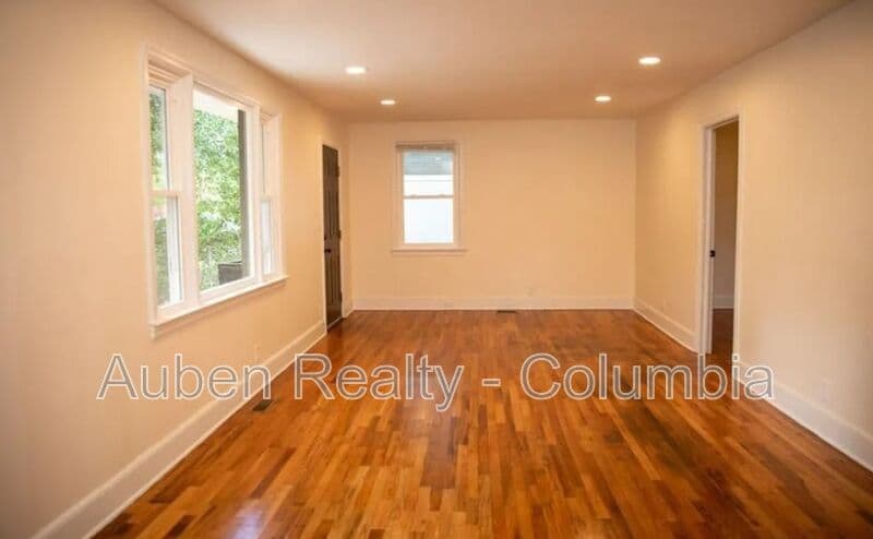 Columbia House: 1420 S Kilbourne Rd