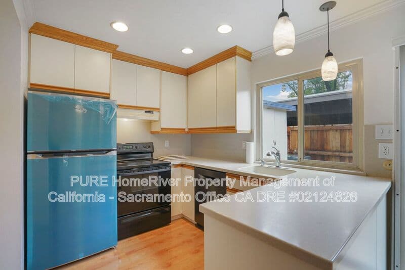 Sacramento House: 8811 Salmon Falls Dr.