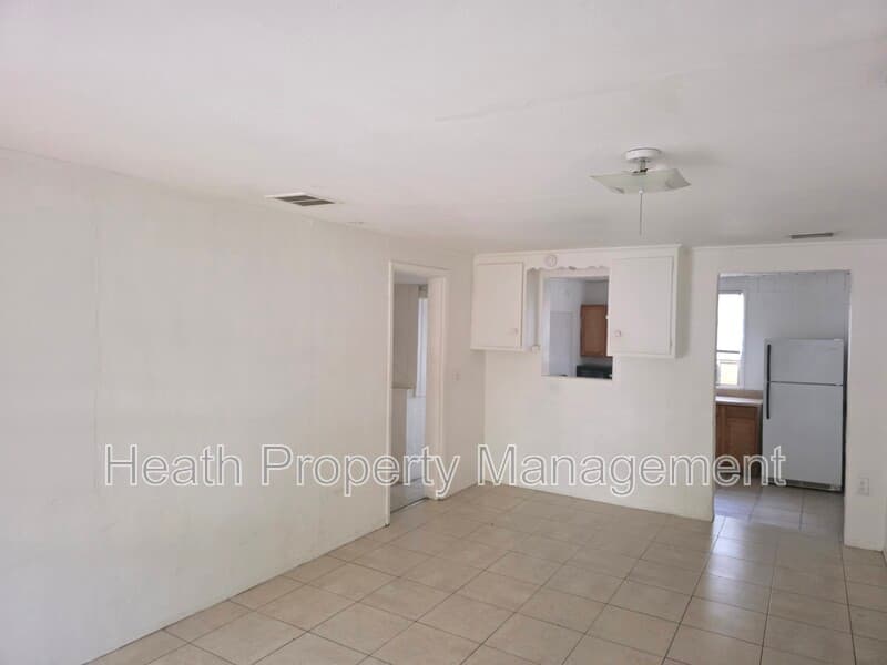 Largo House: 504 6th Ave NW
