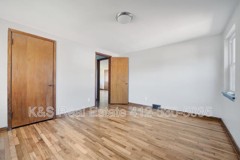 White Oak Condo: 1437 Lincoln Way - D