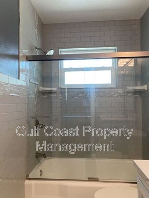 Venice House: 232 Glen Oak Road