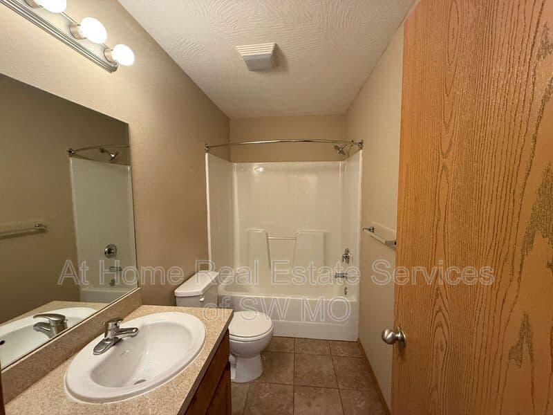 Ozark Condo: 1005 N 25th