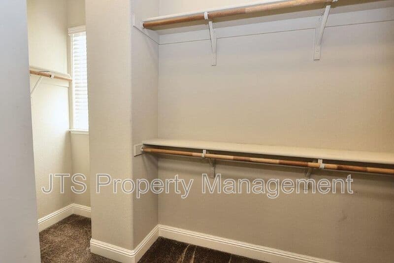 Orangevale House: 9041 Crescenda Lane