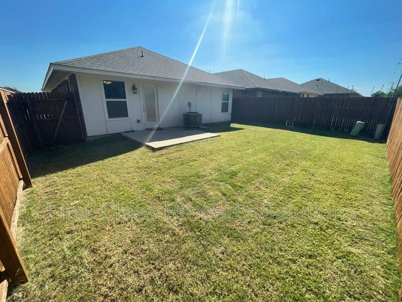 Yukon House: 11613 SW 8th Circle