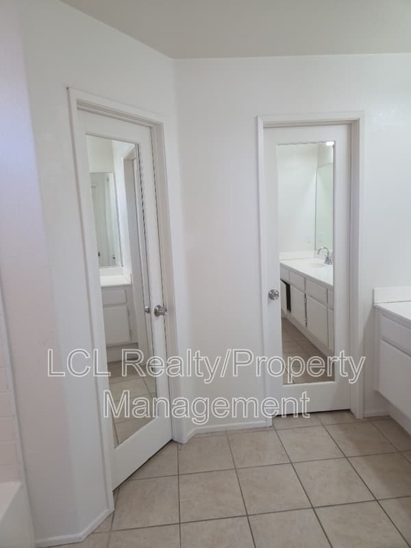 Eastvale House: 6563 Peridot Ct