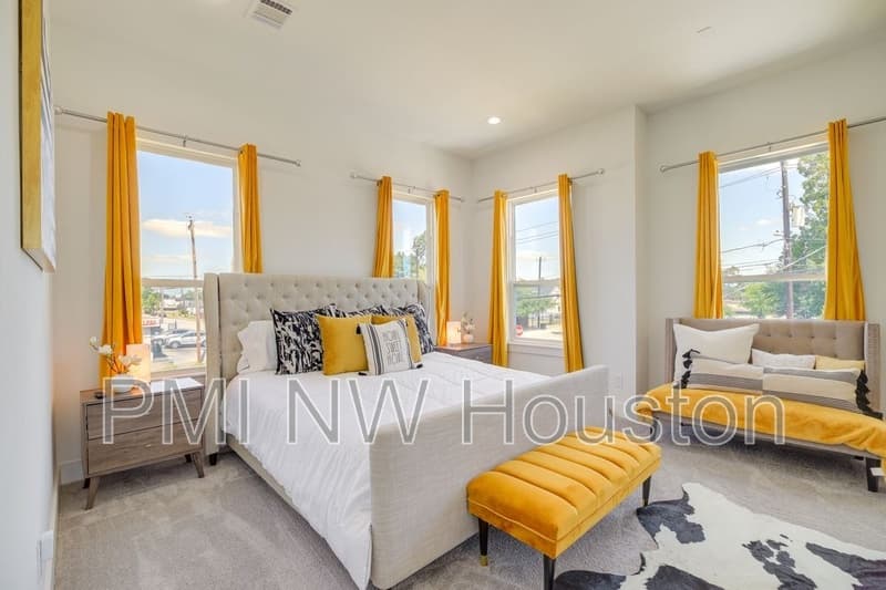 Houston House: 4706 Market St
