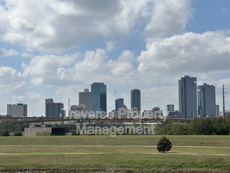 Fort Worth Townhome: 408 Rayner Avenue