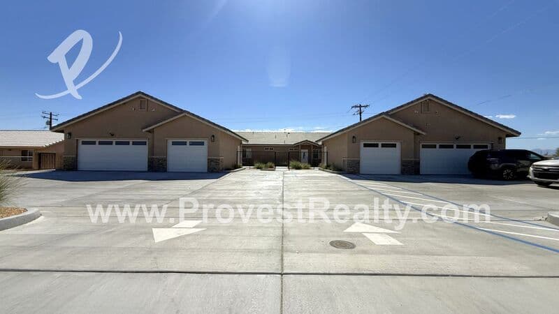 Apple Valley House: 20125 Zuni Rd
