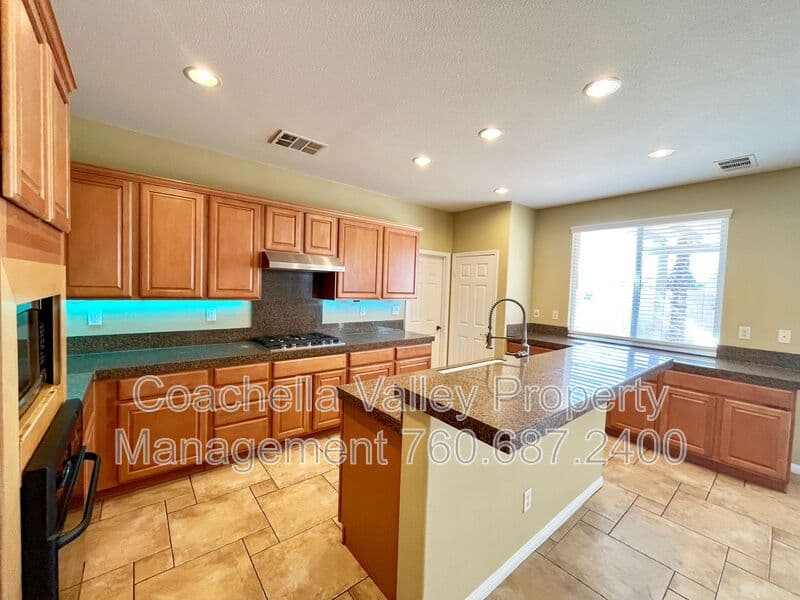 Indio House: 84543 Strada Way