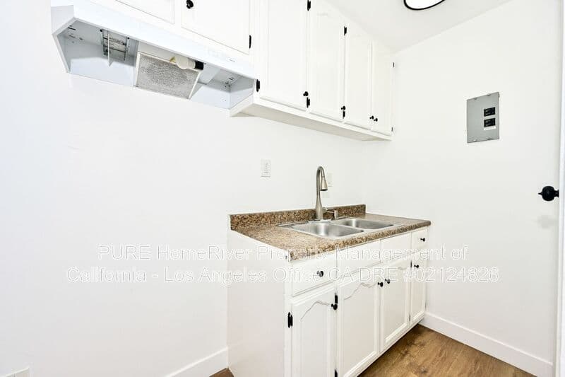 Los Angeles House: 1135 E 67Th St.