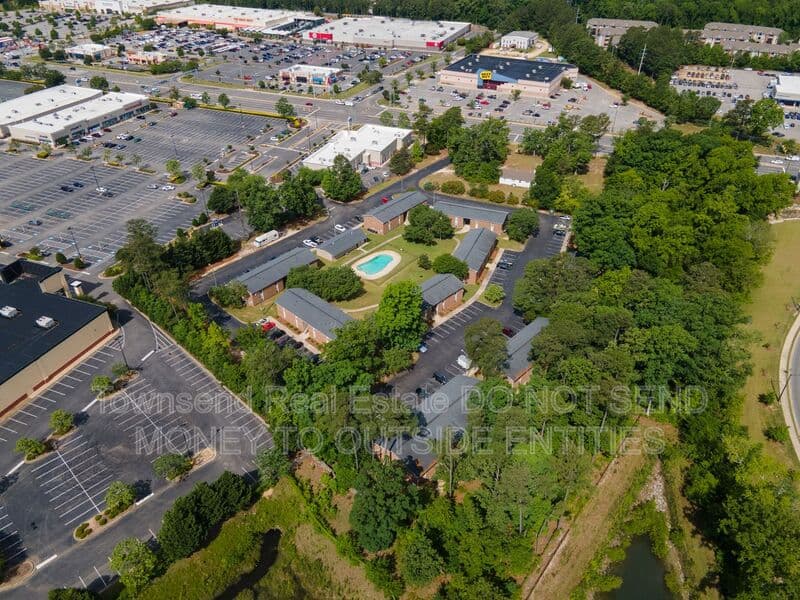 Fayetteville House: 5853-H Century Oaks Drive