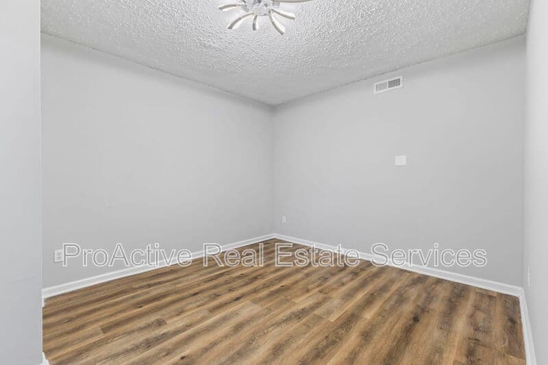 Virginia Beach Townhome: 5809 Layton St