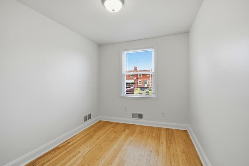 Baltimore Townhome: 3770 Ravenwood Avenue