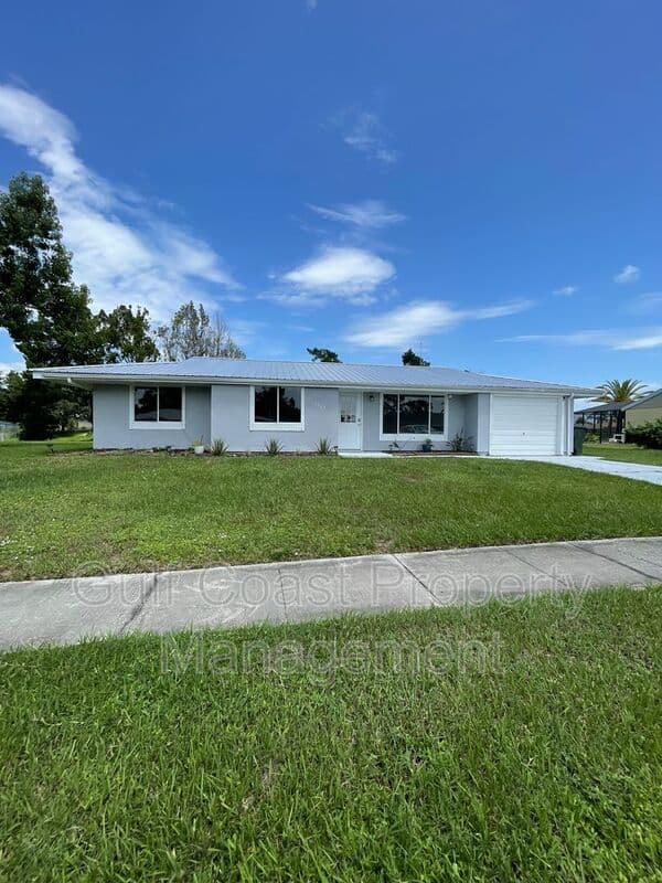 North Port House: 3365 Avanti Circle