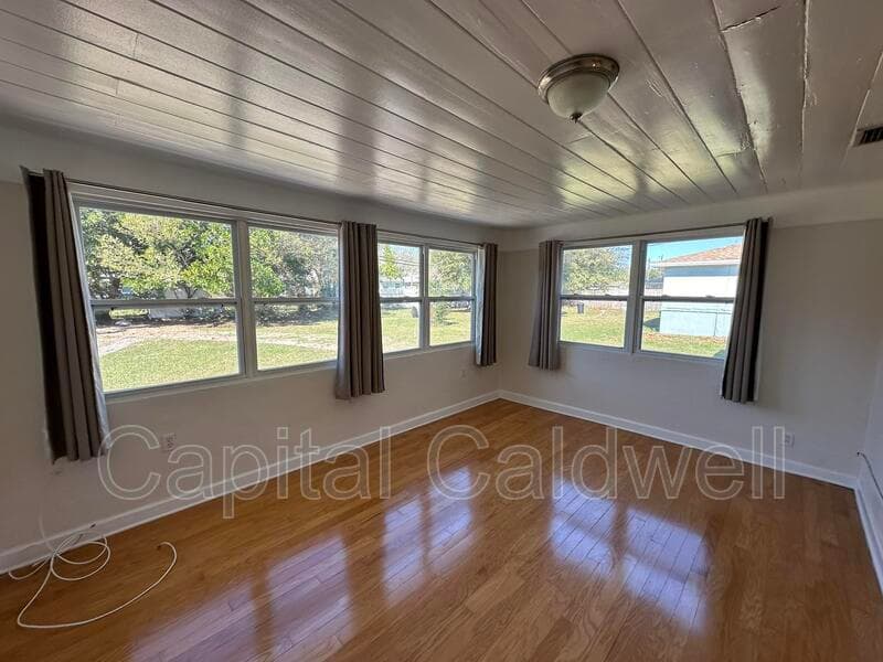 Clearwater House: 18 N Meteor Ave