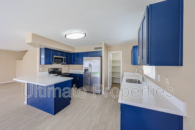 Surprise House: 11911 N 148th Ave