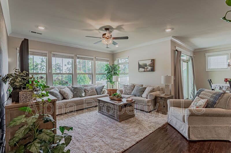 Greenville House: 14 Burl Ct