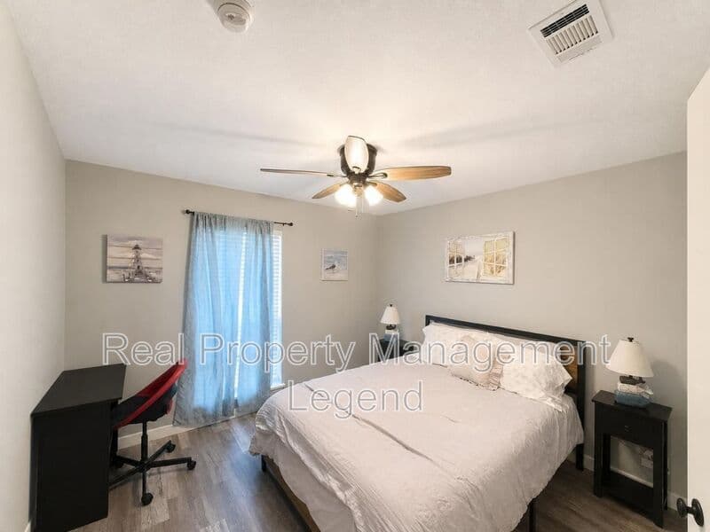 Carrollton House: 2930 Furneaux Ln