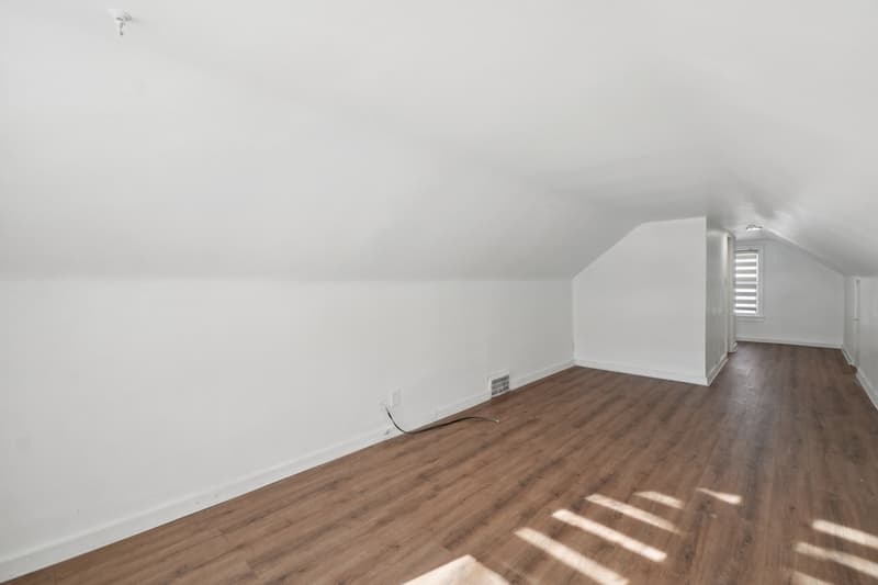 Royal Oak House: 214 West Twelve Mile Road