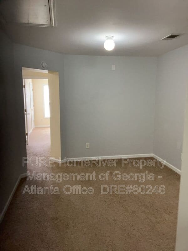 Kennesaw House: 1947 Lake Heights Cir NW