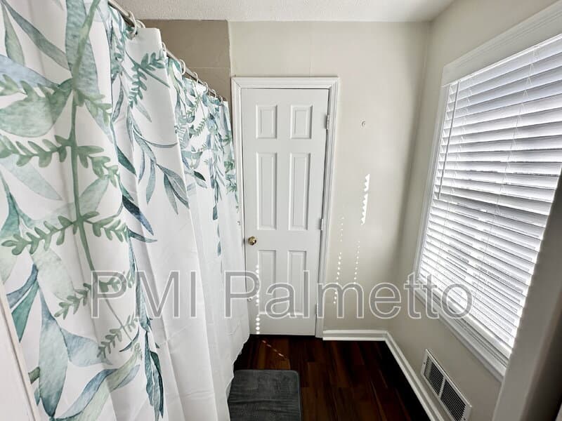 Columbia Condo: 2405 Duncan Street