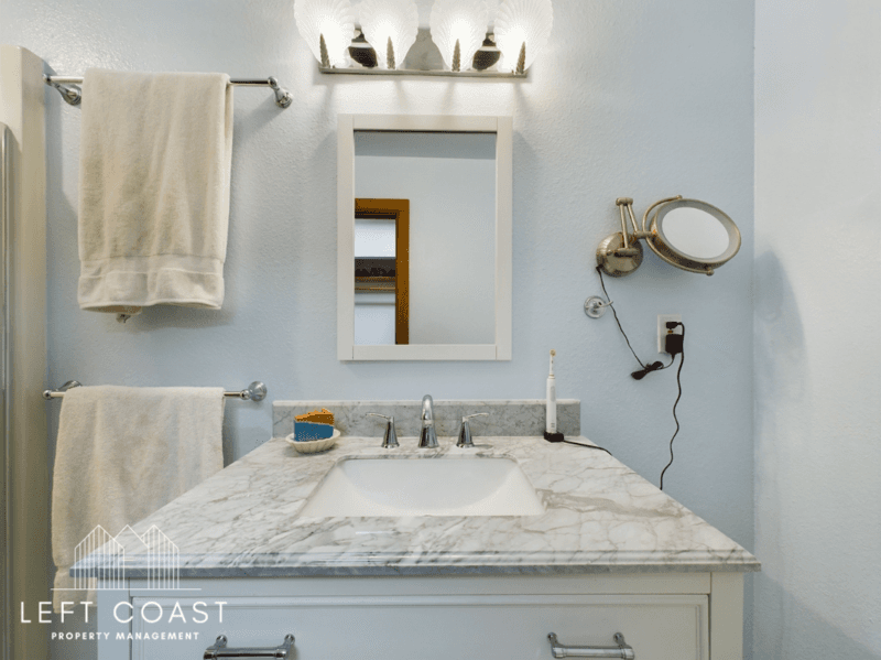 Lincoln City House: 1033 Northwest Inlet Avenue