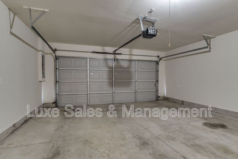 Edmond House: 341 Chalk Hill Ct