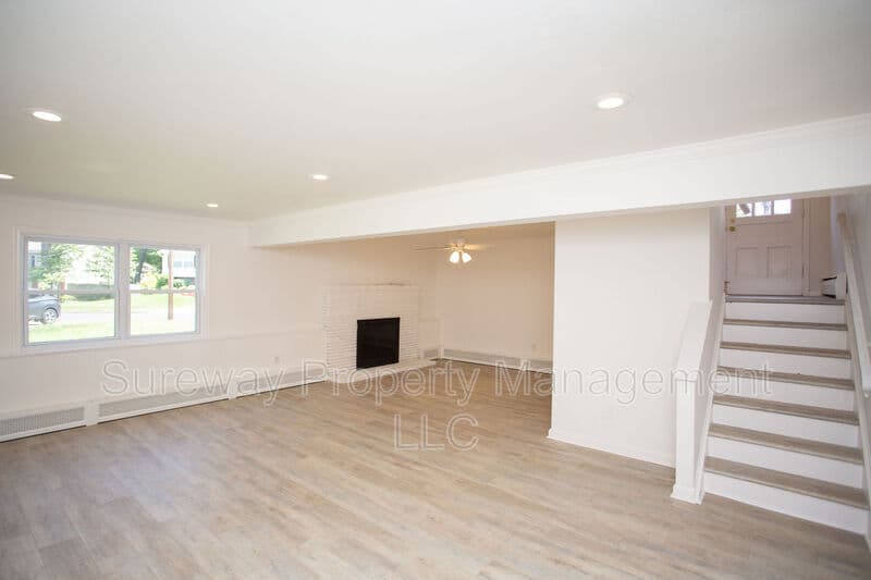 Cherry Hill House: 455 Chapel Ave E