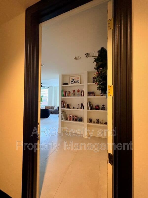 Atlanta House: 57 Forsyth St