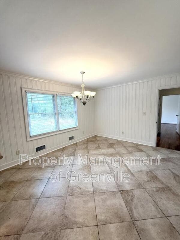 Taylors House: 205 W Lee Rd