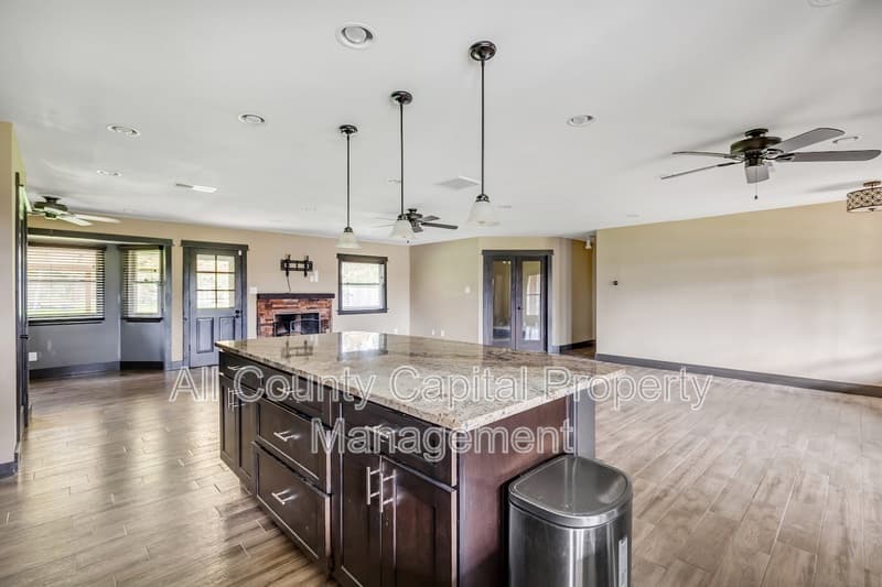 San Marcos House: 112 W Mimosa Cir